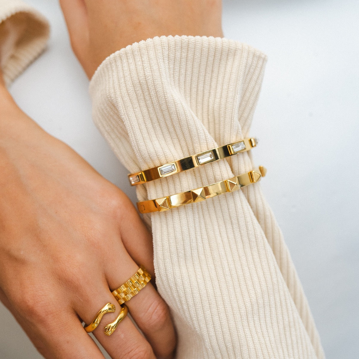 Stud Bracelet - Gold