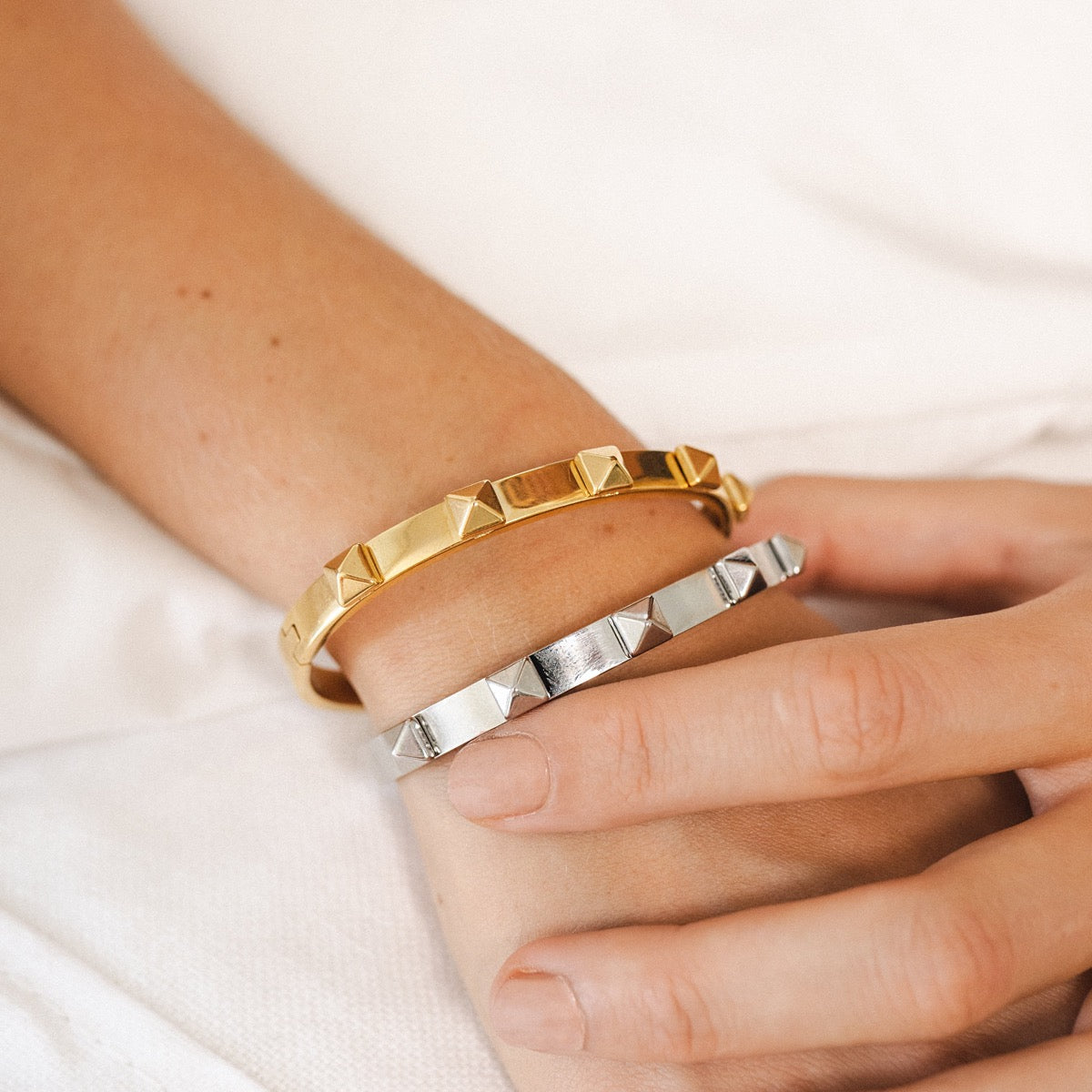 Stud Bracelet - Gold
