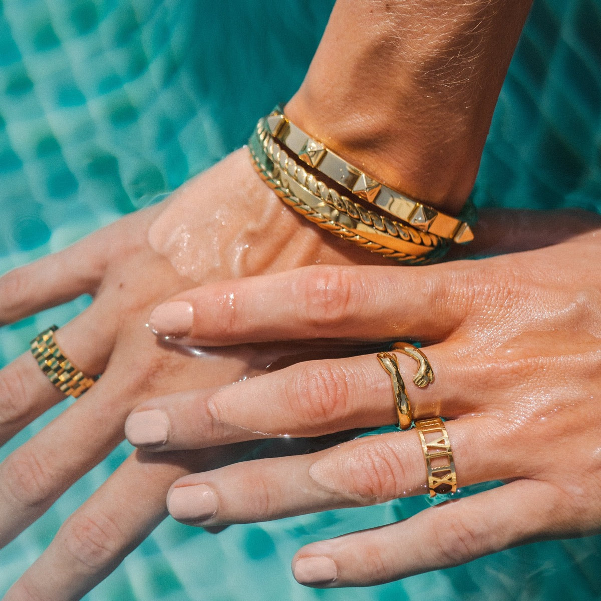 Stud Bracelet - Gold