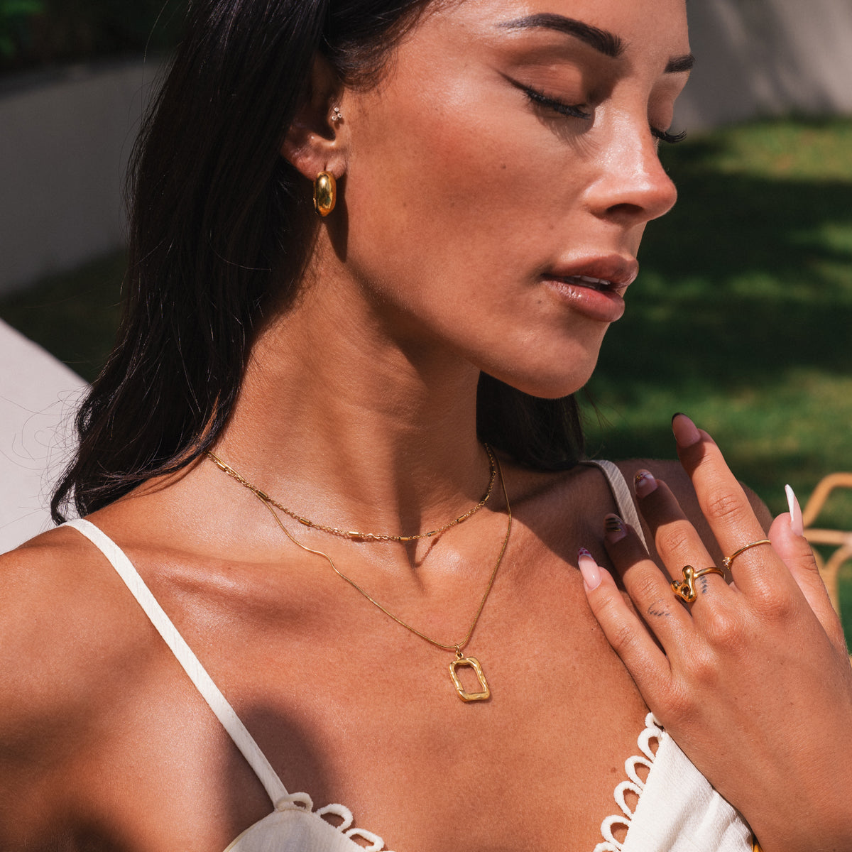 Sculpture Pendant Layered Necklace - Gold